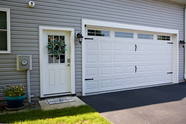 24/7 Emergency Garage Door Panel Replacement experts in Phoenix, NY